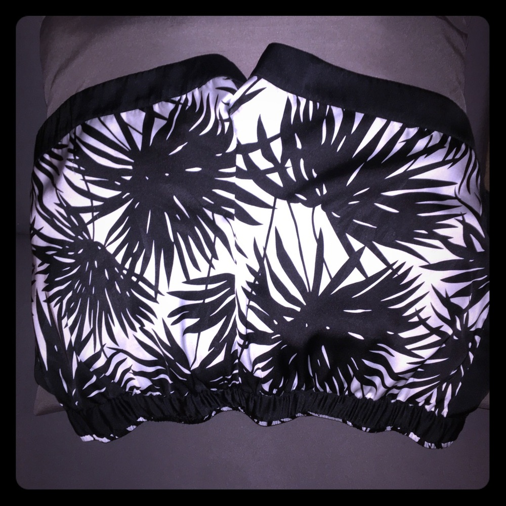 MK silk black and white short pants